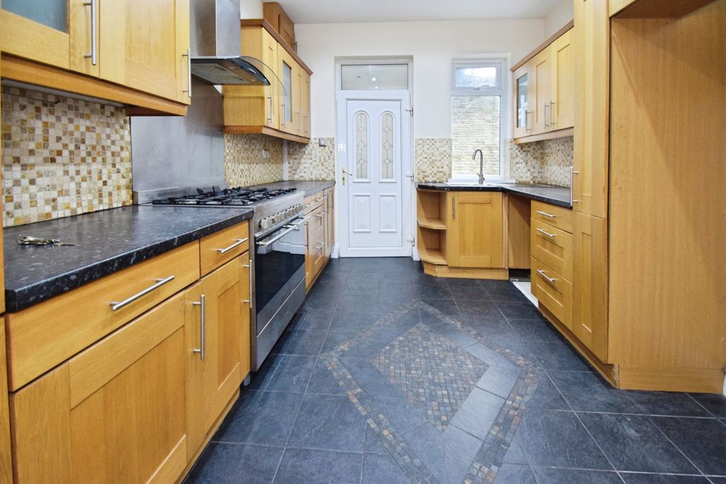 Property photo 3 of 19 E5A4F8B3-Kitchen