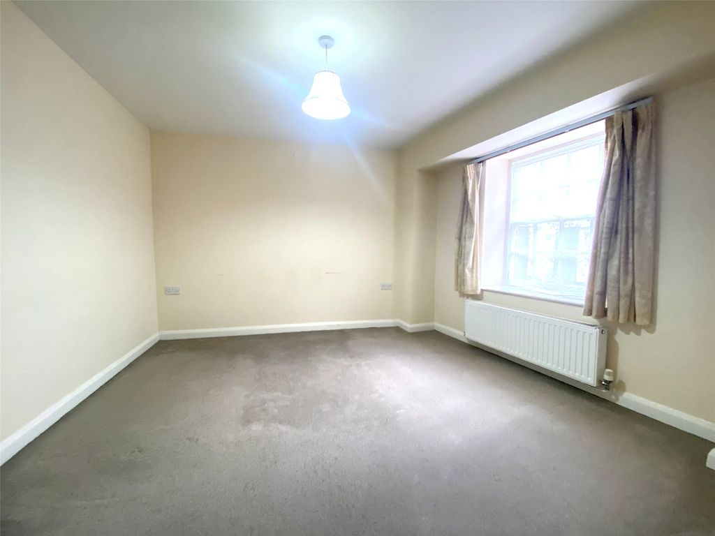 Property photo 2 of 6 Picture No. 10