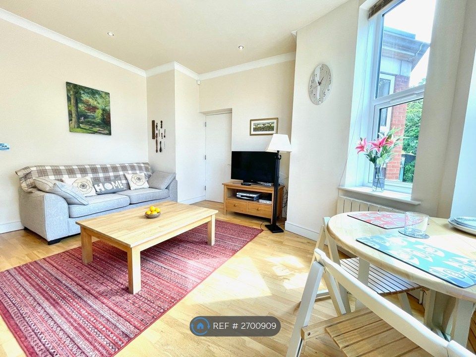 Property photo 3 of 12 Lounge