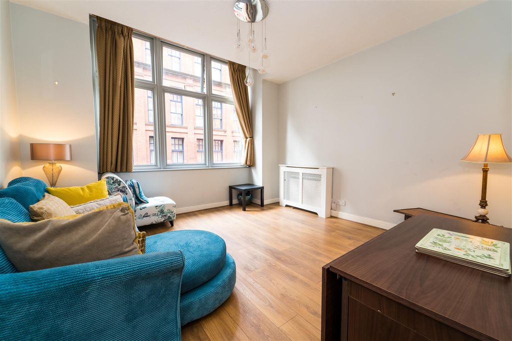 Property photo 3 of 9 Lounge