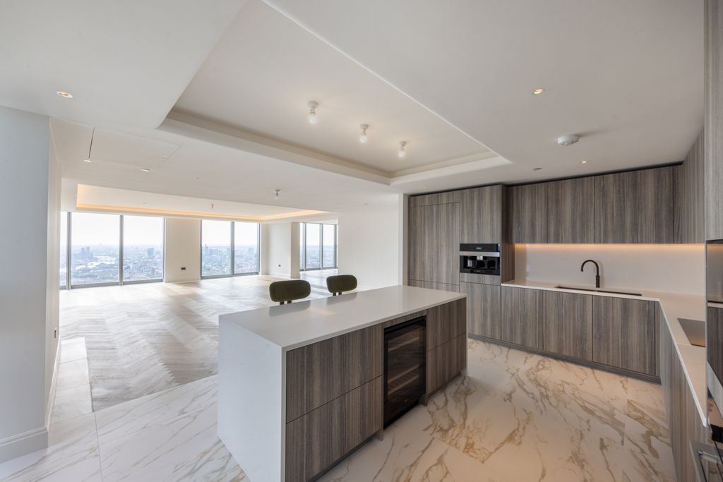 Property photo 3 of 14 Landmark Pinnacle Penthouse 74.04 -6- Kitchen.Jpg