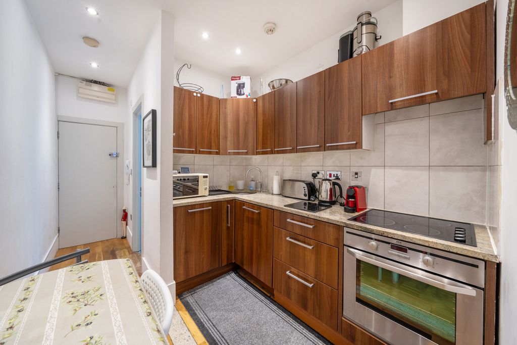 Property photo 2 of 12 Kitchen
