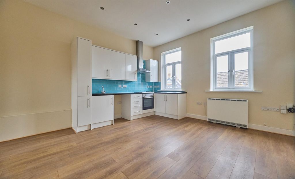 Property photo 2 of 5 Flat 2 High Street_3.Jpg