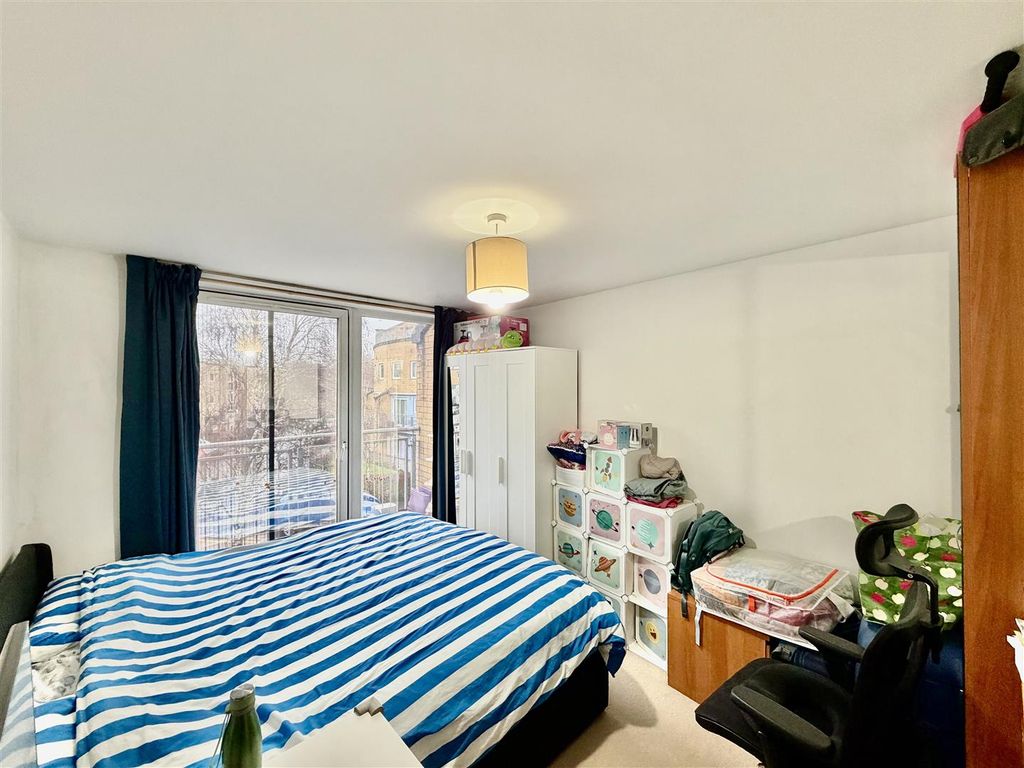 Property photo 3 of 6 Bedroom