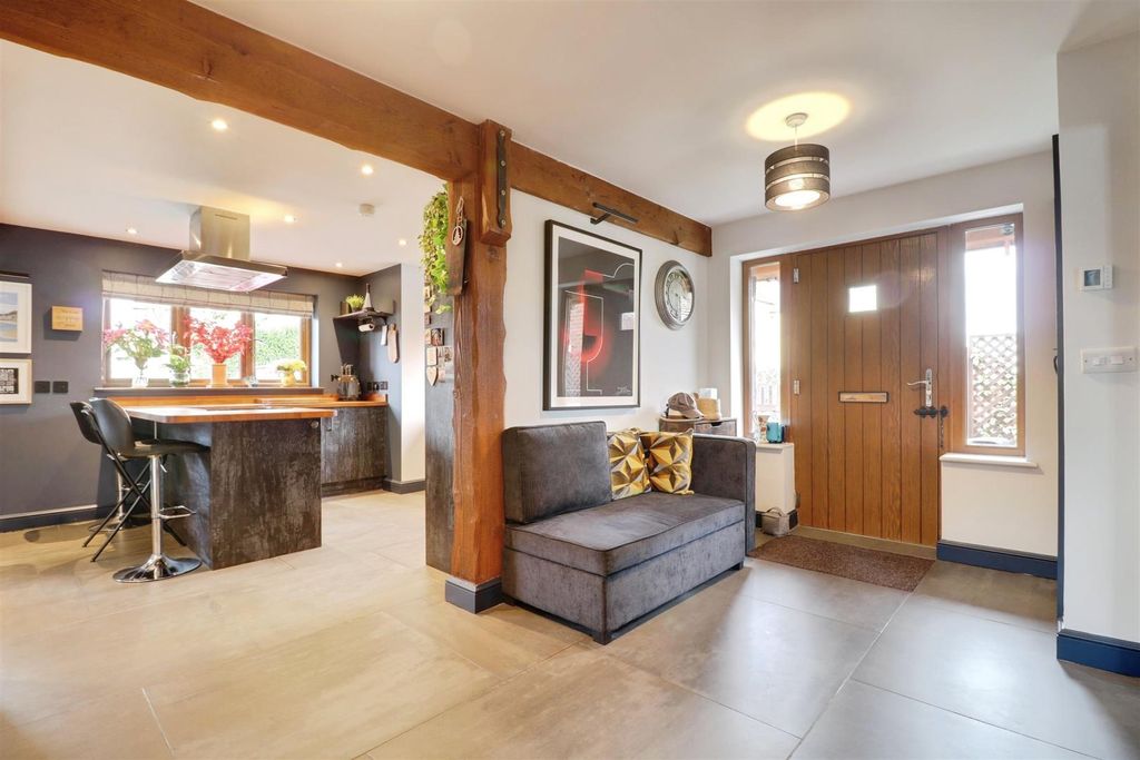 Property photo 3 of 31