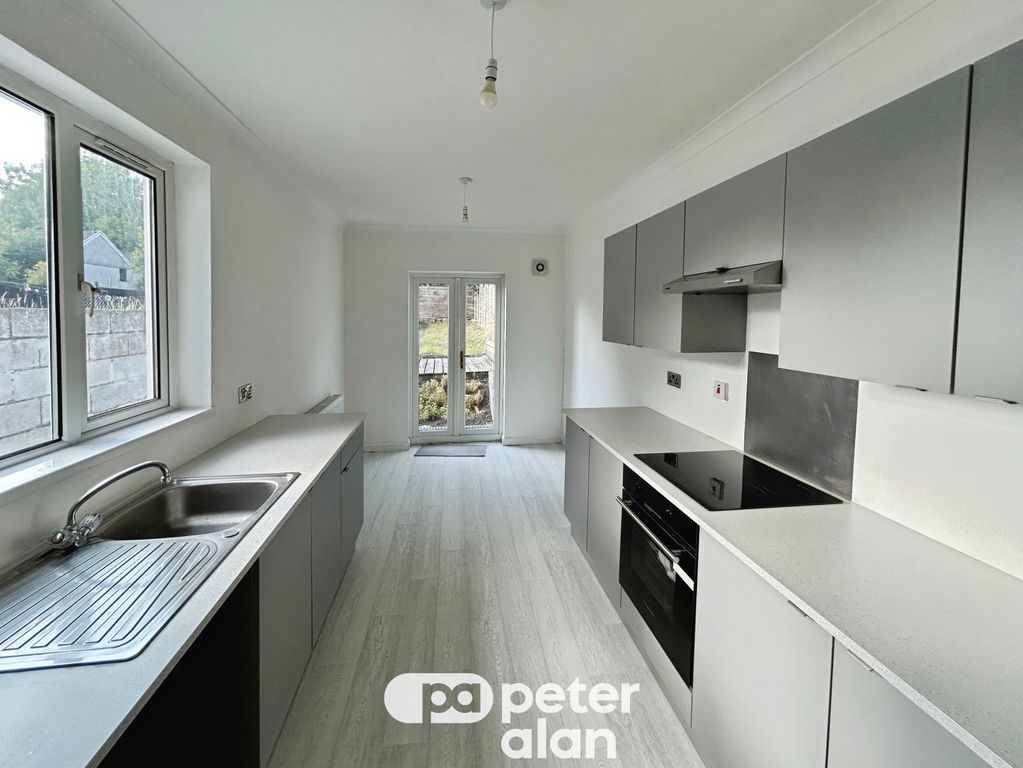 Property photo 2 of 14 Kitchen