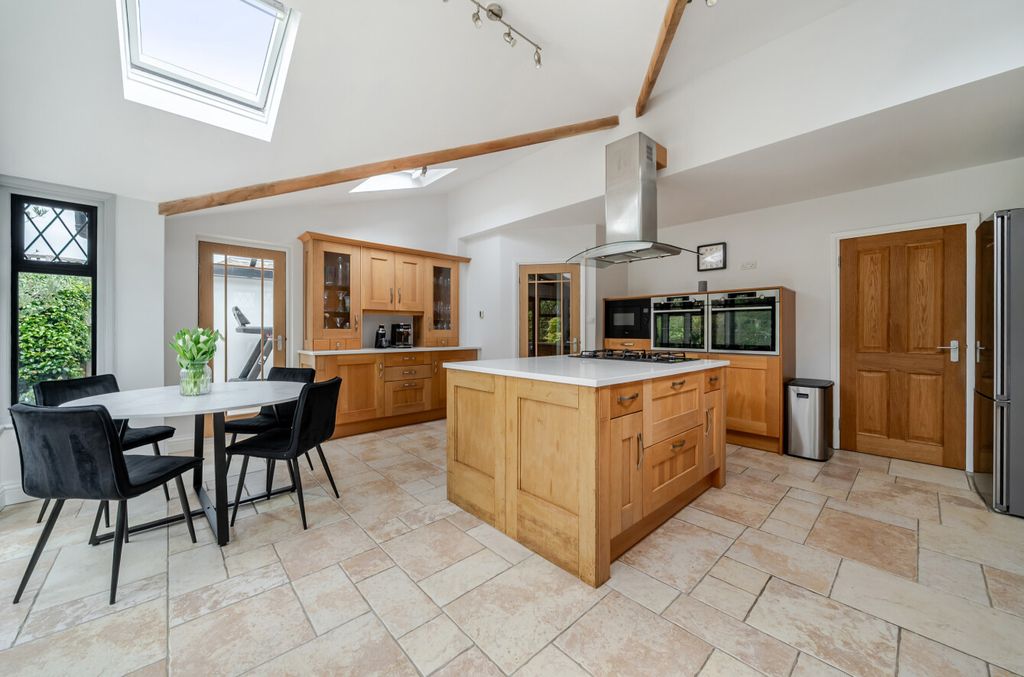 Property photo 3 of 28 1468032-11-6A1Dd5...