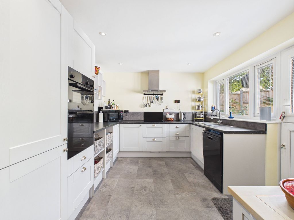 Property photo 2 of 27 Kitchen/Breakfast Room