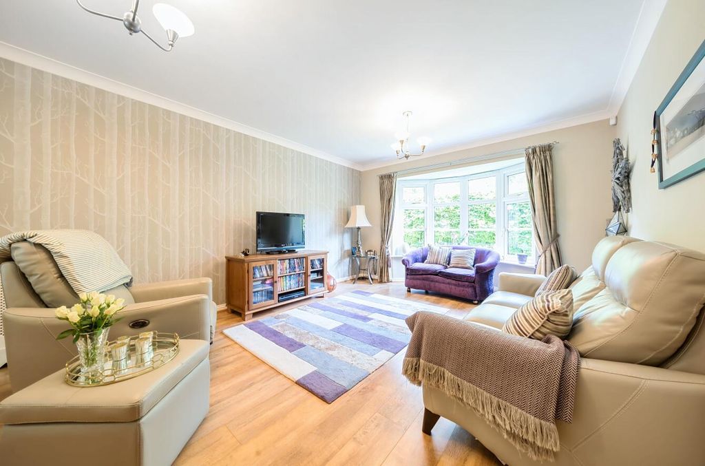 Property photo 2 of 22 Davidson Frost-Wellings, Dfw, Chambers Walk, Stanm