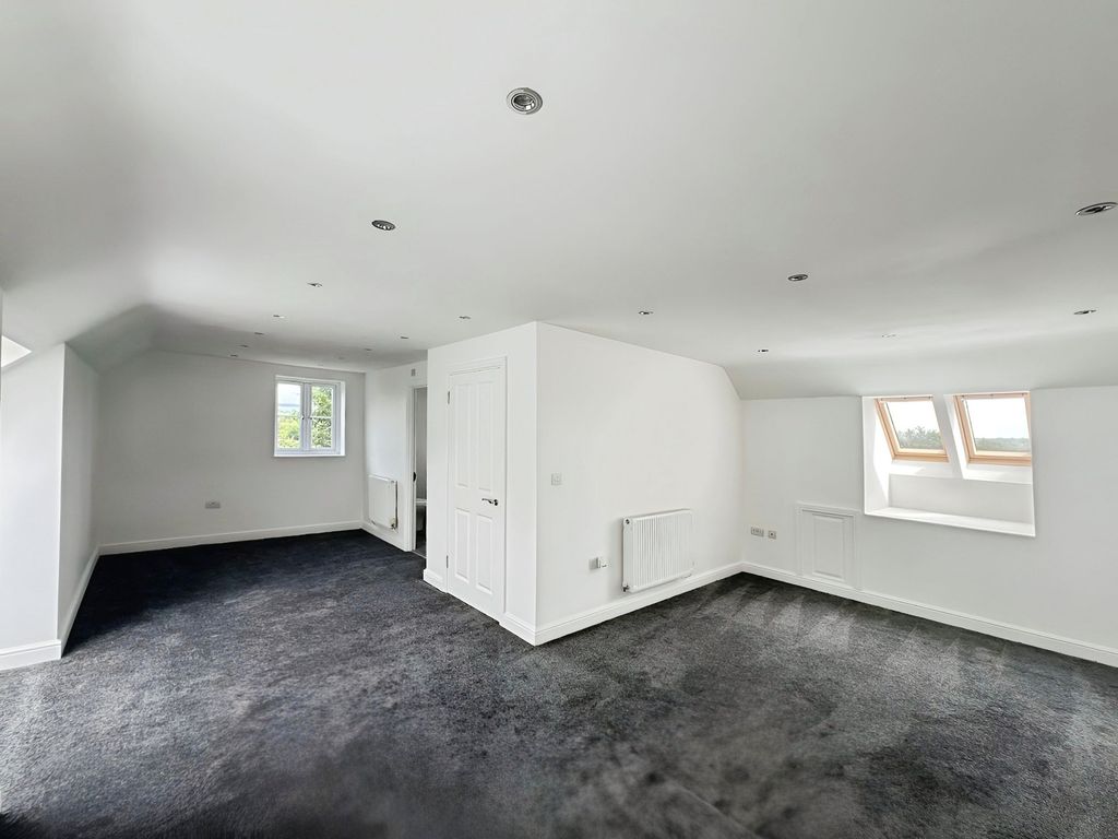 Property photo 3 of 37