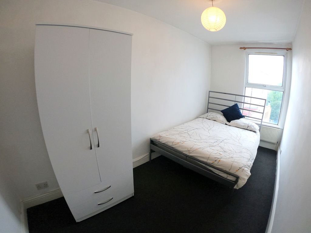 Property photo 1 of 13 Room