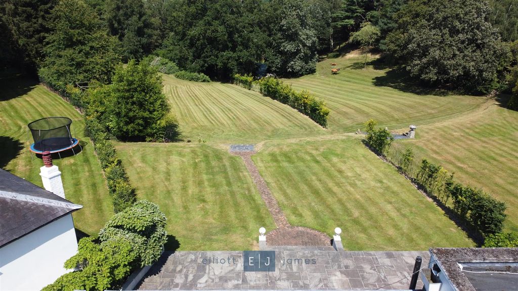 Property photo 2 of 36