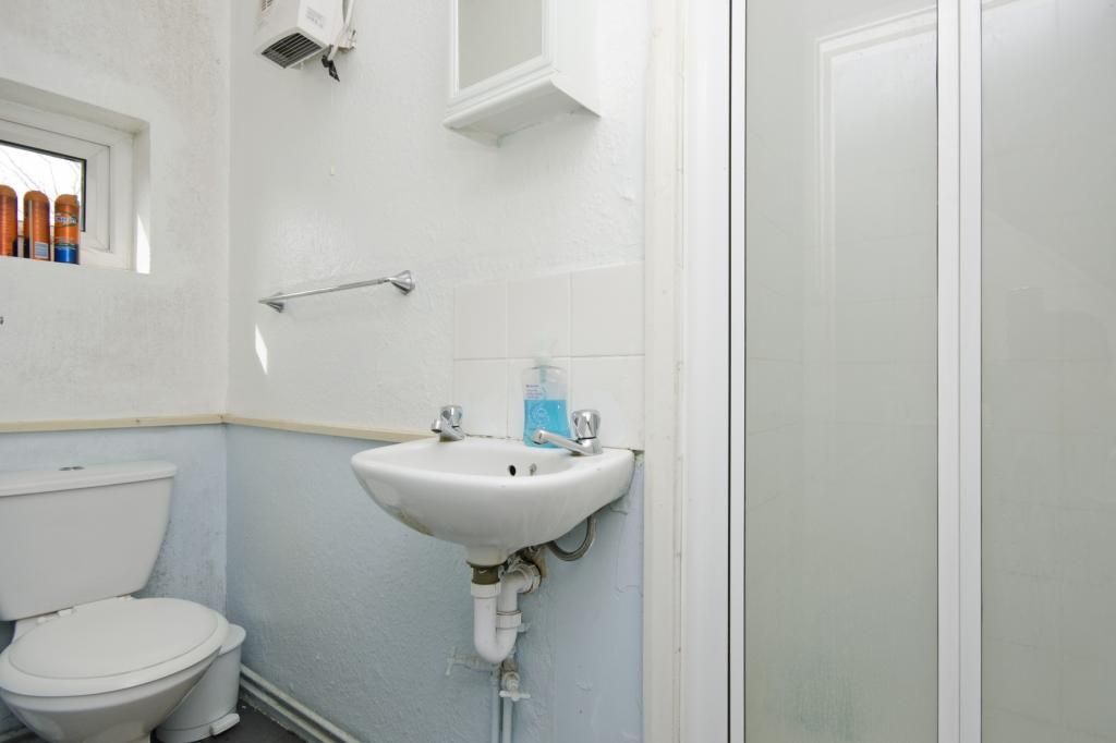 Property photo 3 of 7 Bathroom