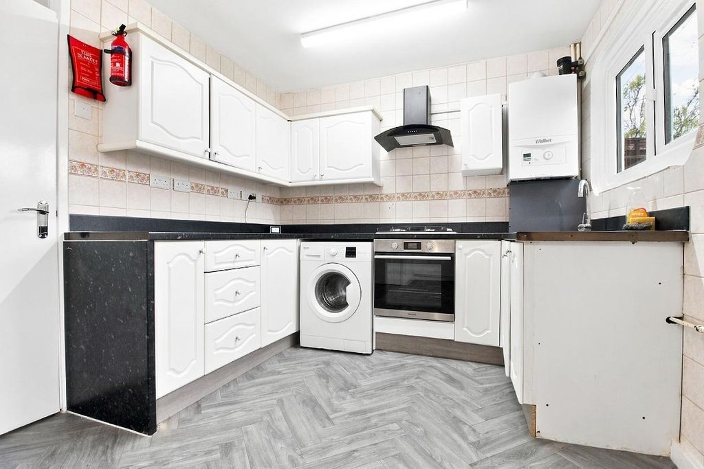 Property photo 3 of 17 Bzx2E.Jpg