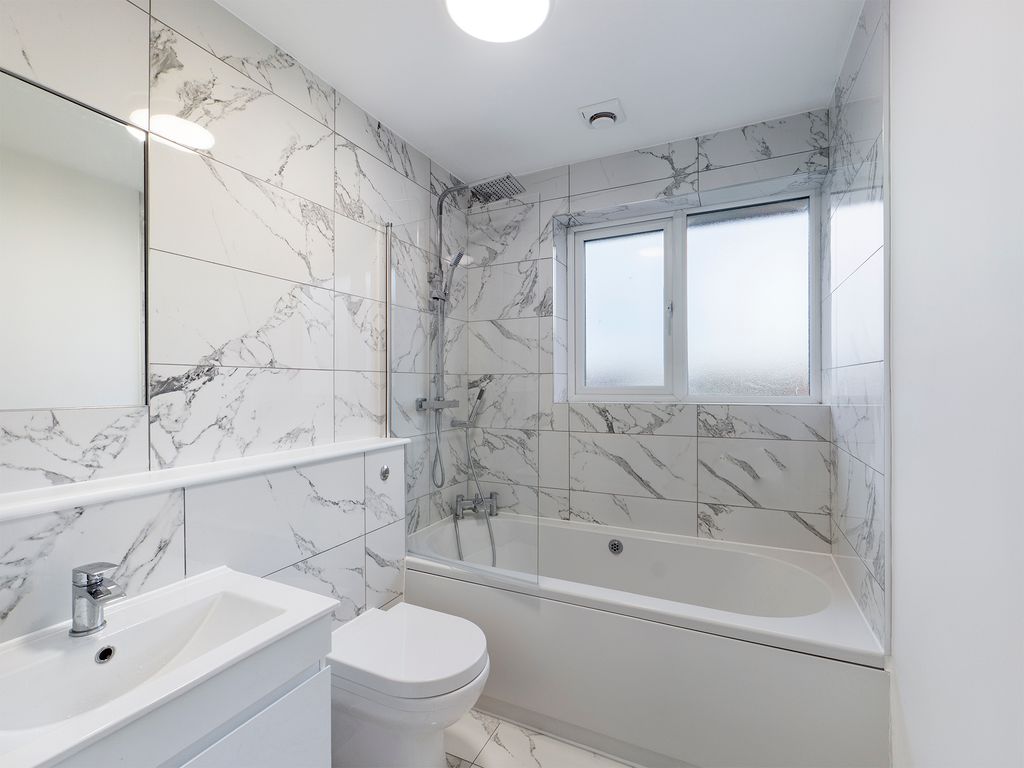 Property photo 1 of 9 Family Bathroom