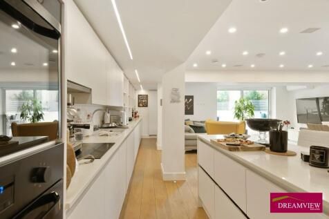 Property photo 2 of 11 85138_House_Highview_House_6_Queens_Road_London_Nw4_2Th_2S_Img_01_0000_Max_476x317