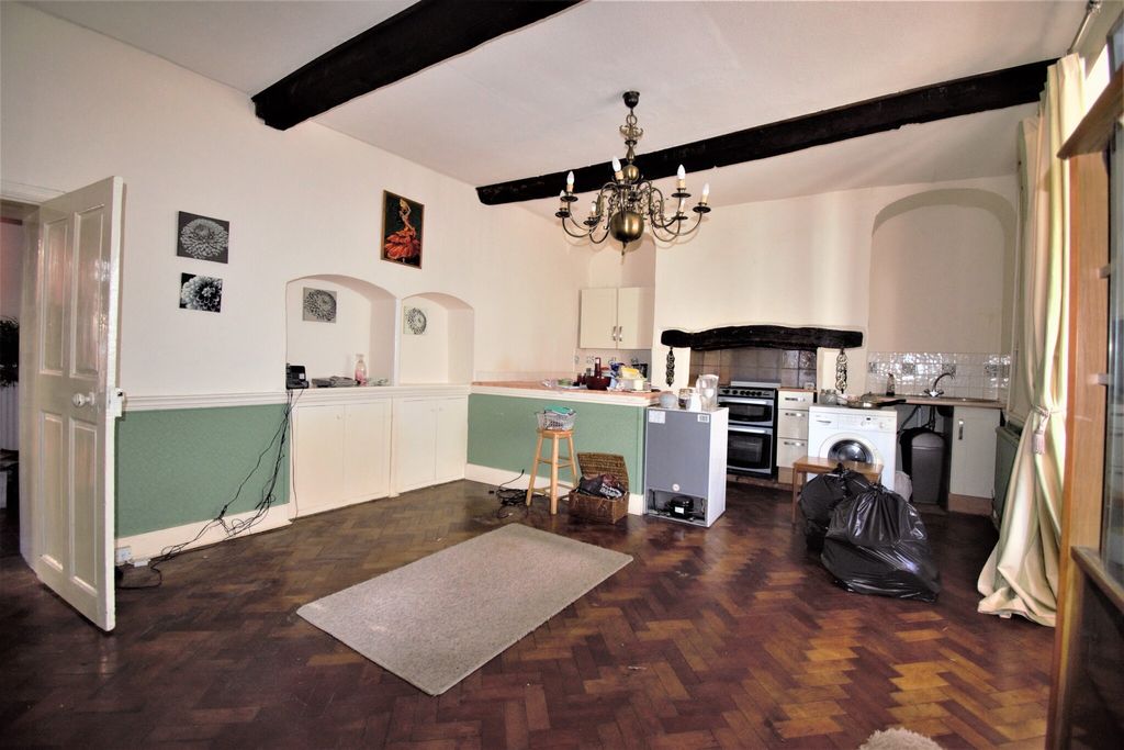 Property photo 3 of 5