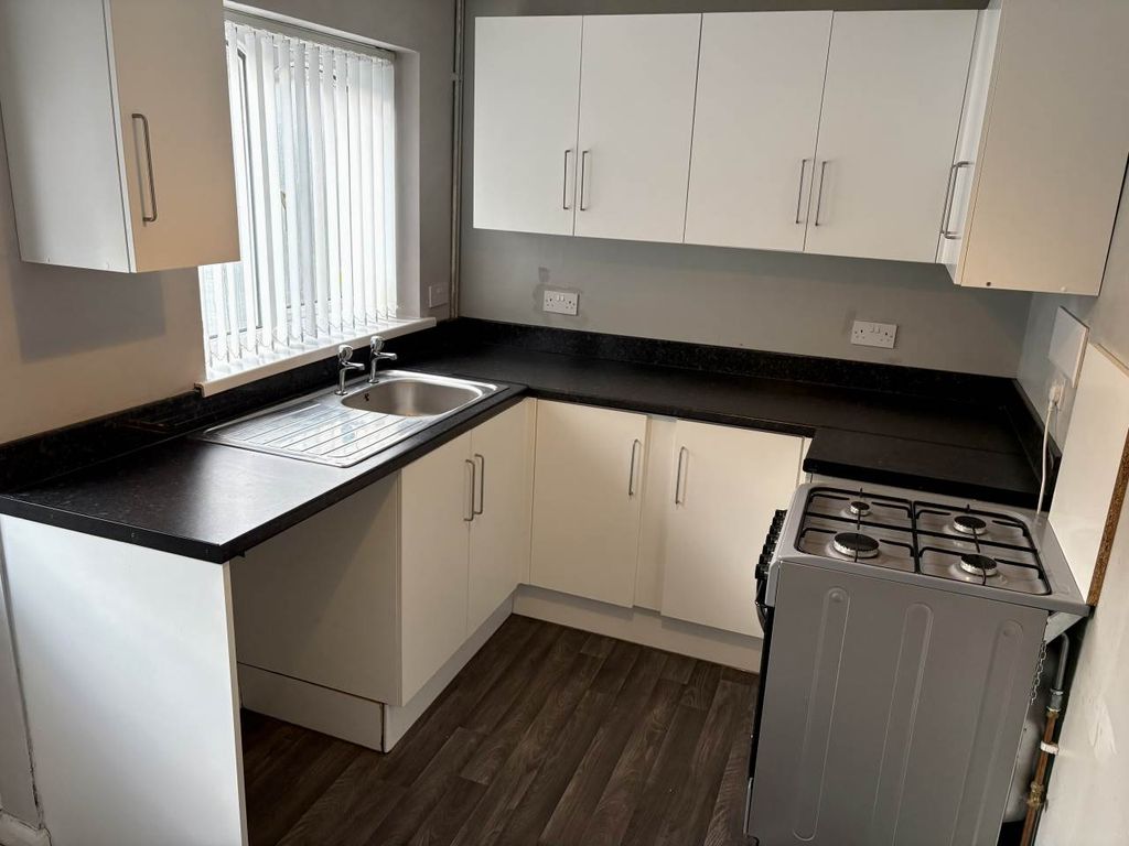 Property photo 3 of 15 Kitchen 1