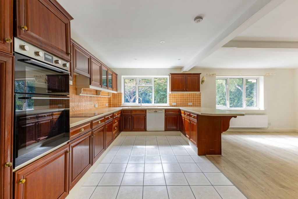 Property photo 3 of 20 114354_Silver-Bir...