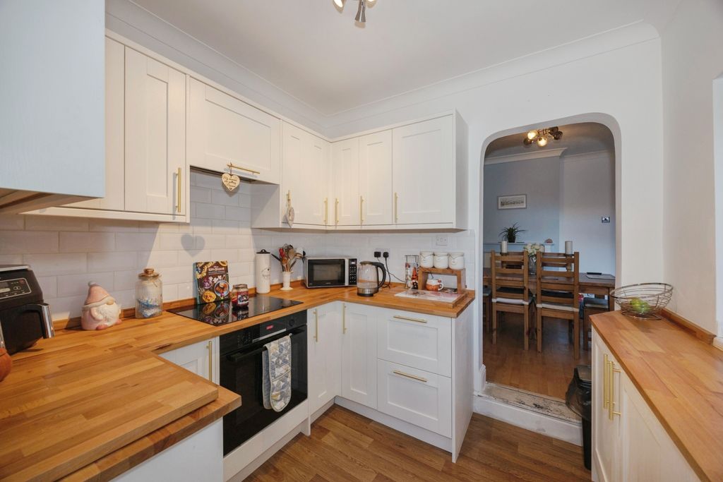 Property photo 2 of 20 Kitchen (1)