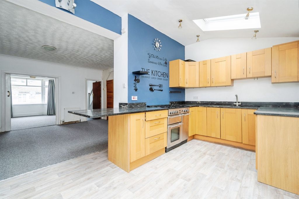 Property photo 3 of 16