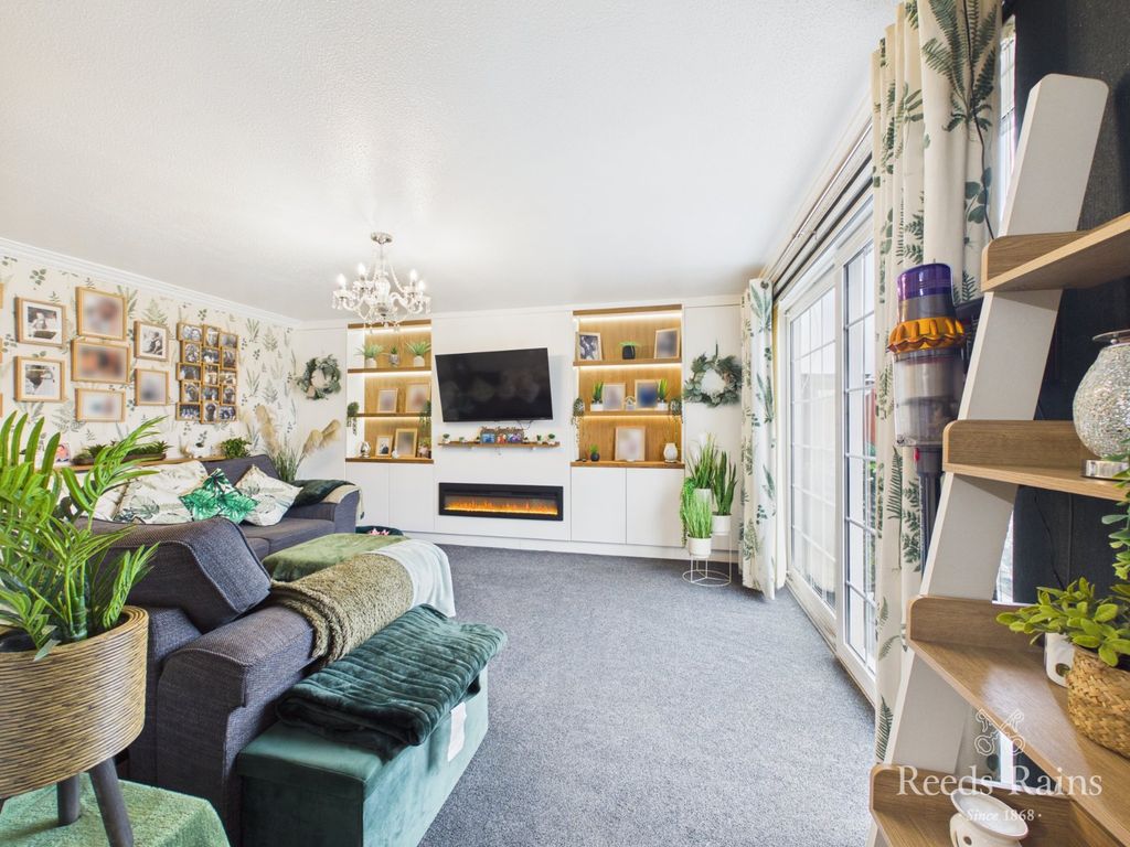 Property photo 3 of 27 Sitting Room