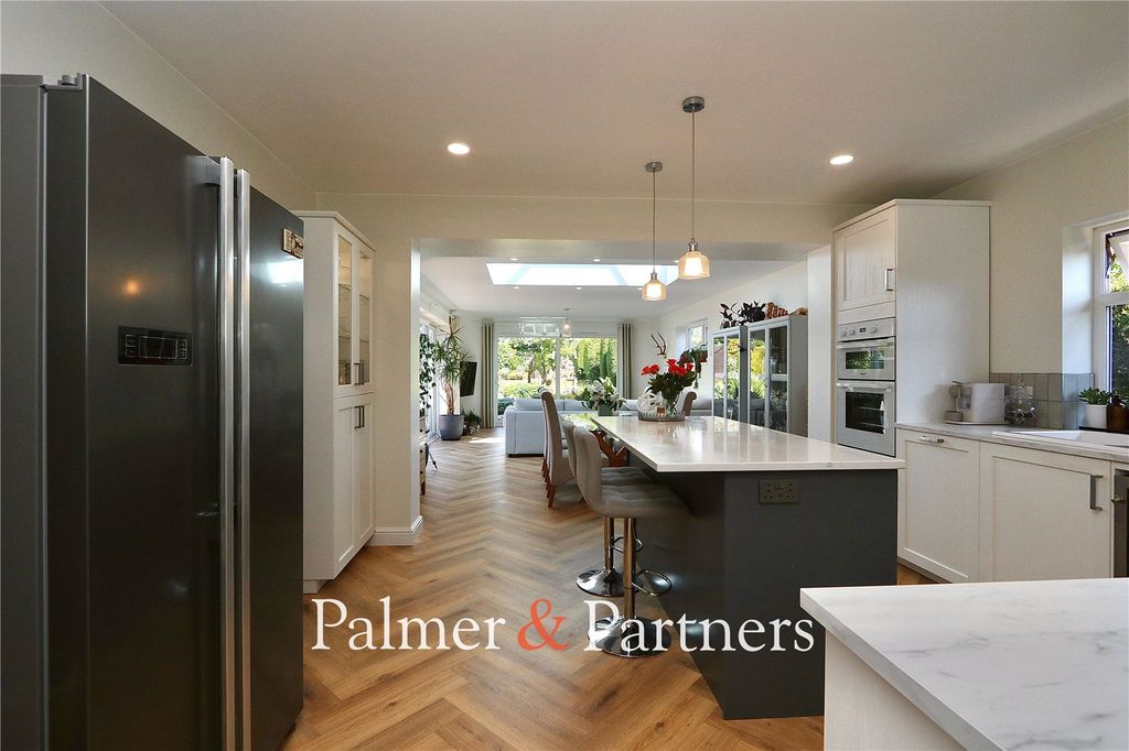 Property photo 3 of 42 Picture No. 06