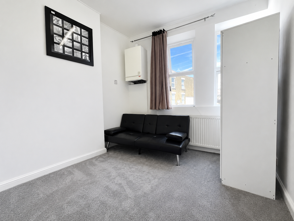 Property photo 2 of 8