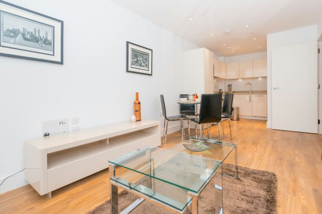 Property photo 2 of 8 Queensland Terrace,