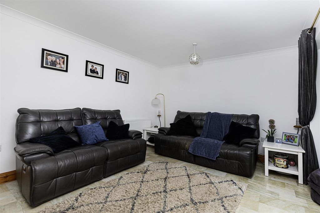 Property photo 2 of 41 Living Room
