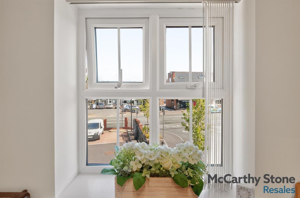 Property photo 2 of 31 8689857-Interior22.Jpg