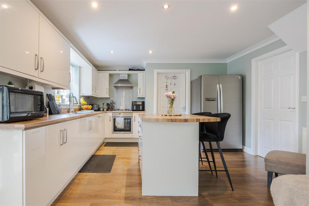 Property photo 2 of 23 Kitchen Diner