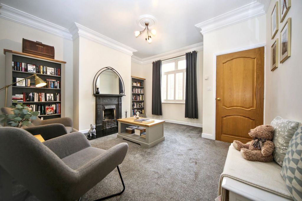 Property photo 2 of 25