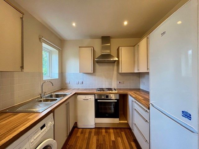 Property photo 2 of 7 Kitchen