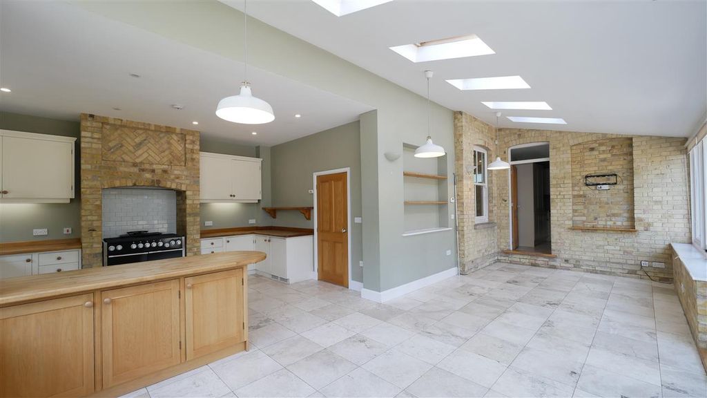 Property photo 3 of 30