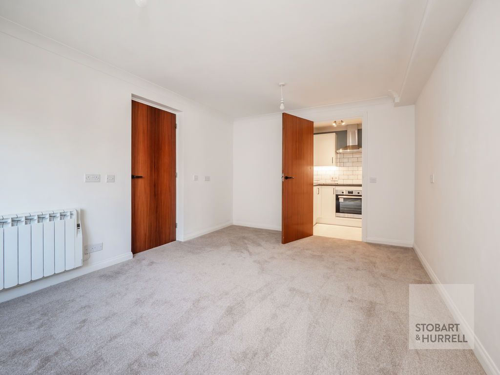 Property photo 2 of 16 Lounge