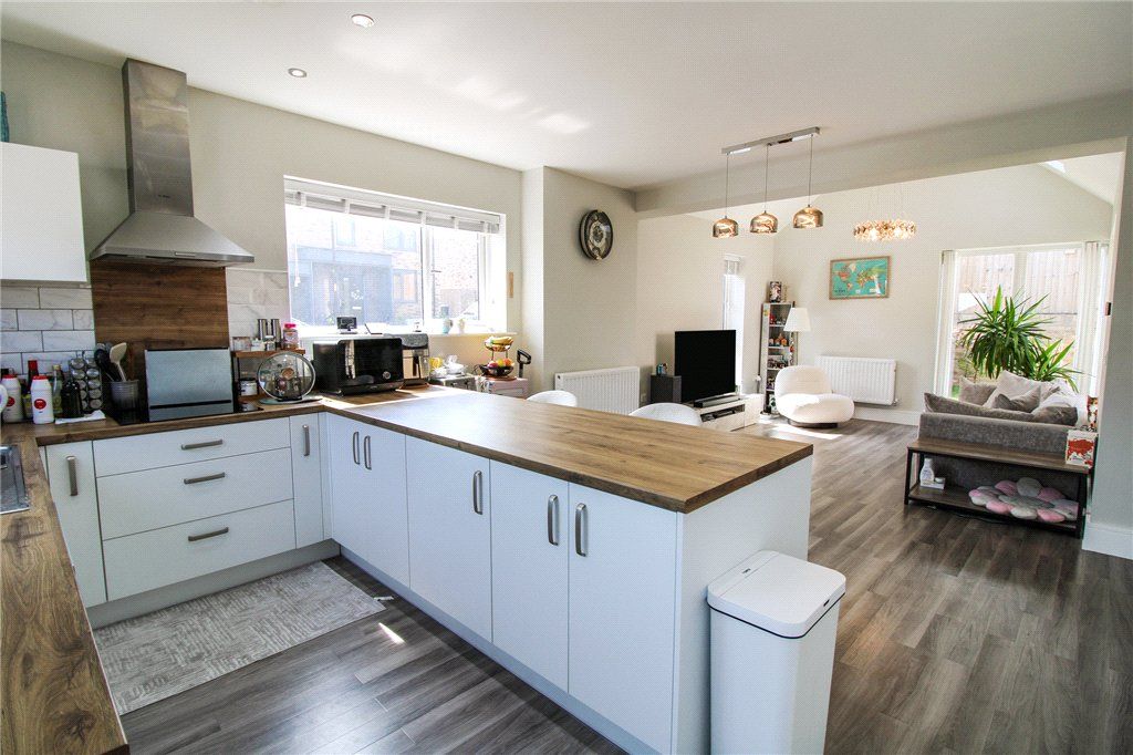 Property photo 2 of 18 Dining Kitchen