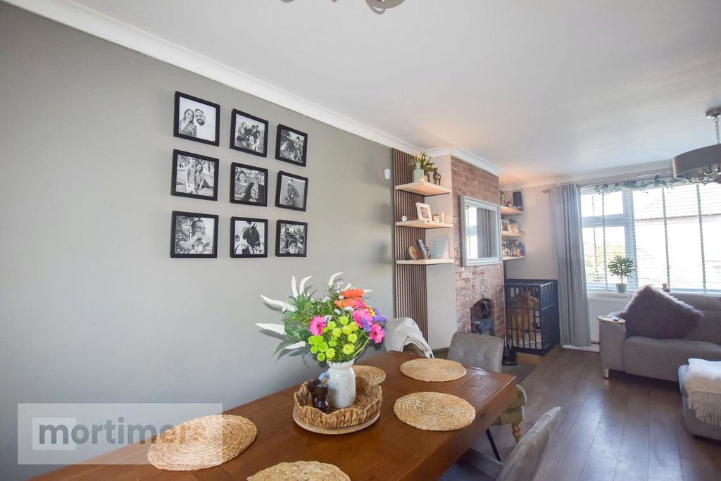 Property photo 3 of 20 Dining Room