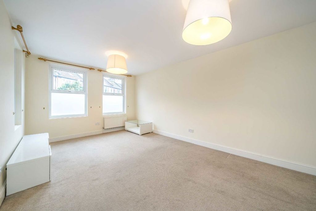 Property photo 3 of 7