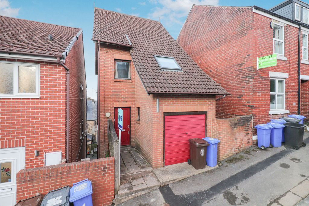 Property photo 1 of 20 Property Front