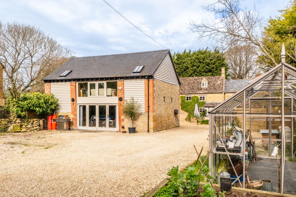 Property photo 3 of 36