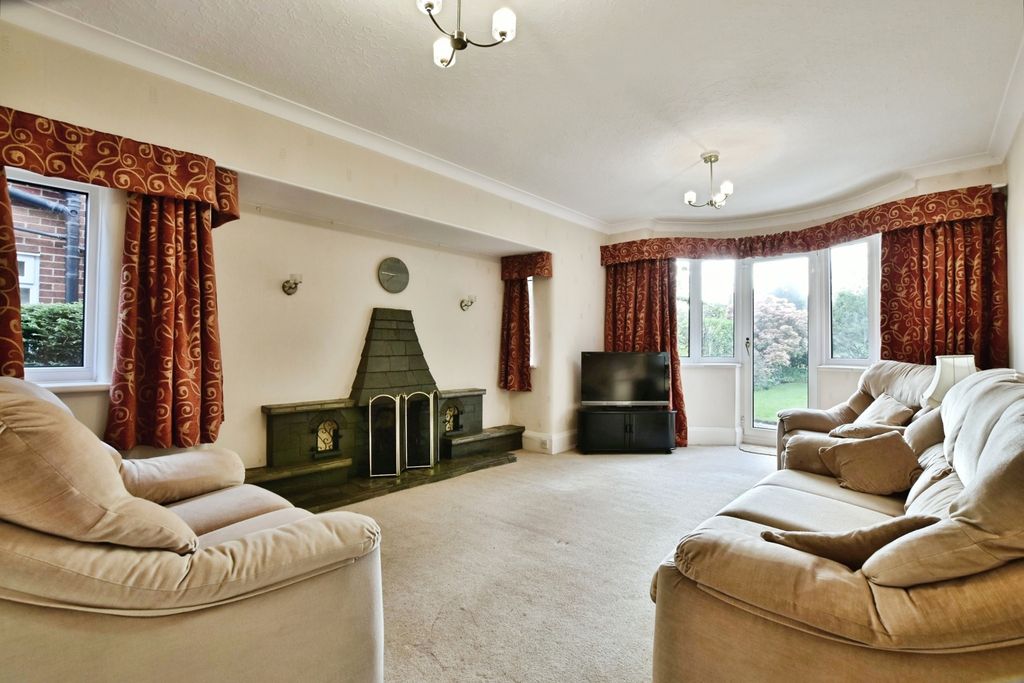 Property photo 3 of 31 Pbox-Img.Jpg