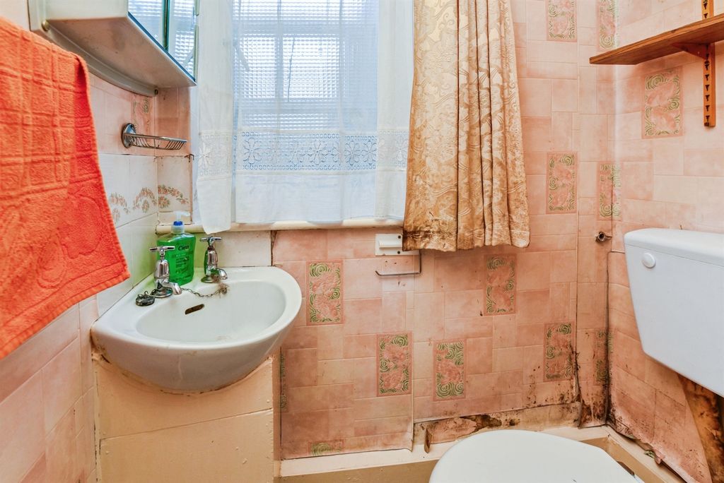 Property photo 2 of 19
