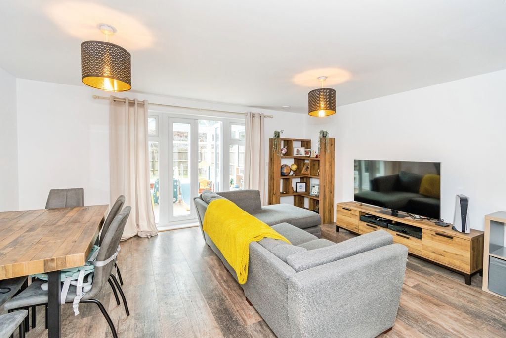 Property photo 3 of 18 Pbox-Img.Jpg