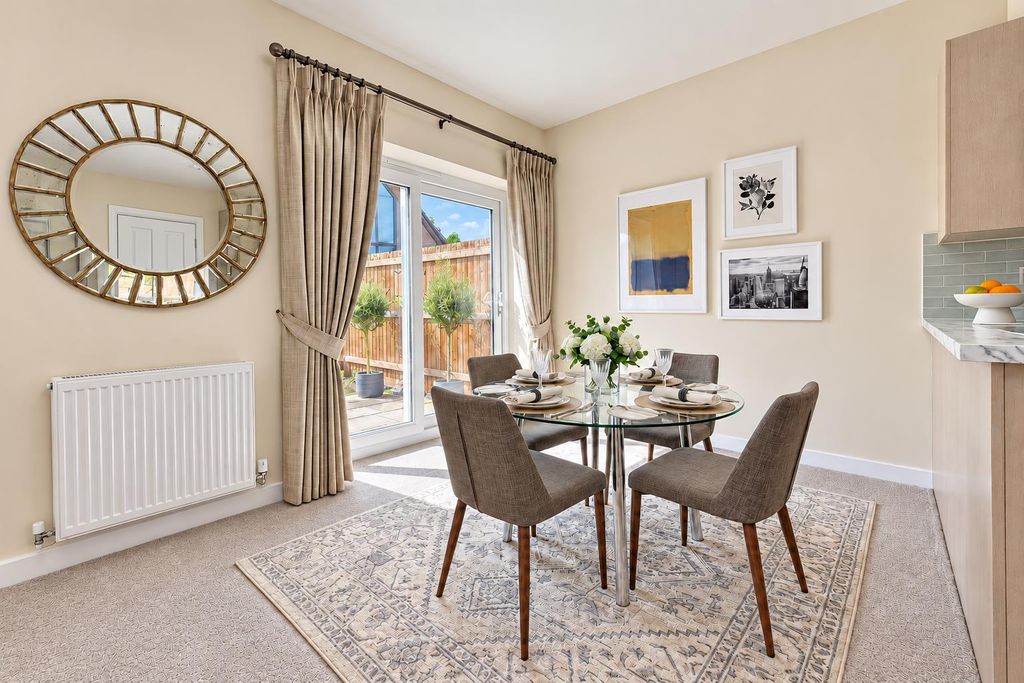 Property photo 3 of 7 Elegant Modern Dining.Jpg
