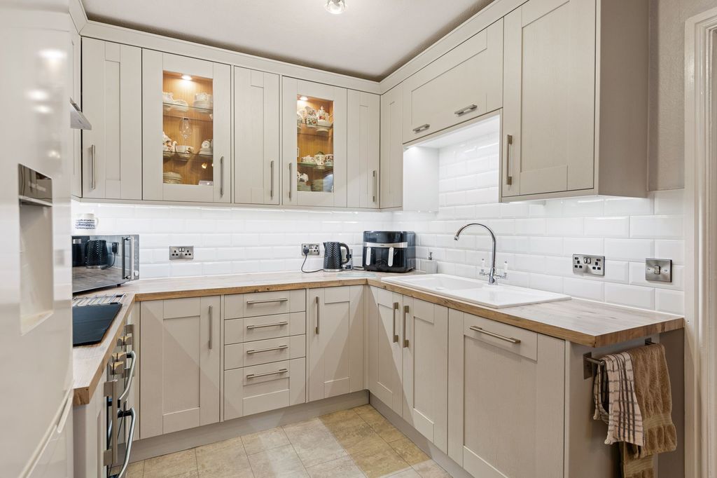 Property photo 2 of 26