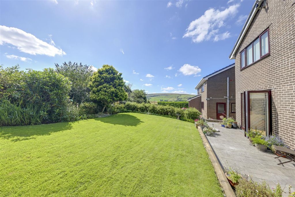 Property photo 2 of 32 Rear Garden &amp; View