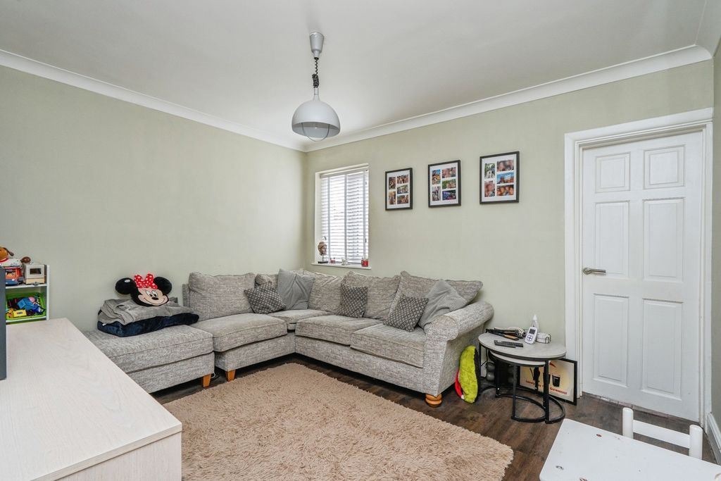 Property photo 2 of 17 Photo