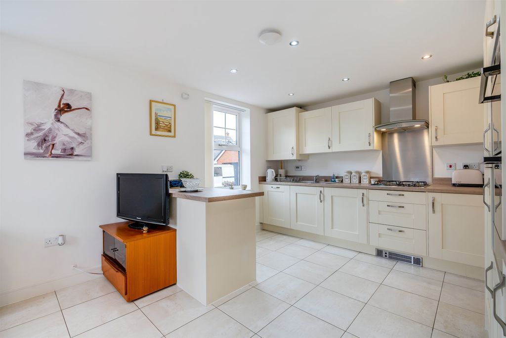 Property photo 2 of 21