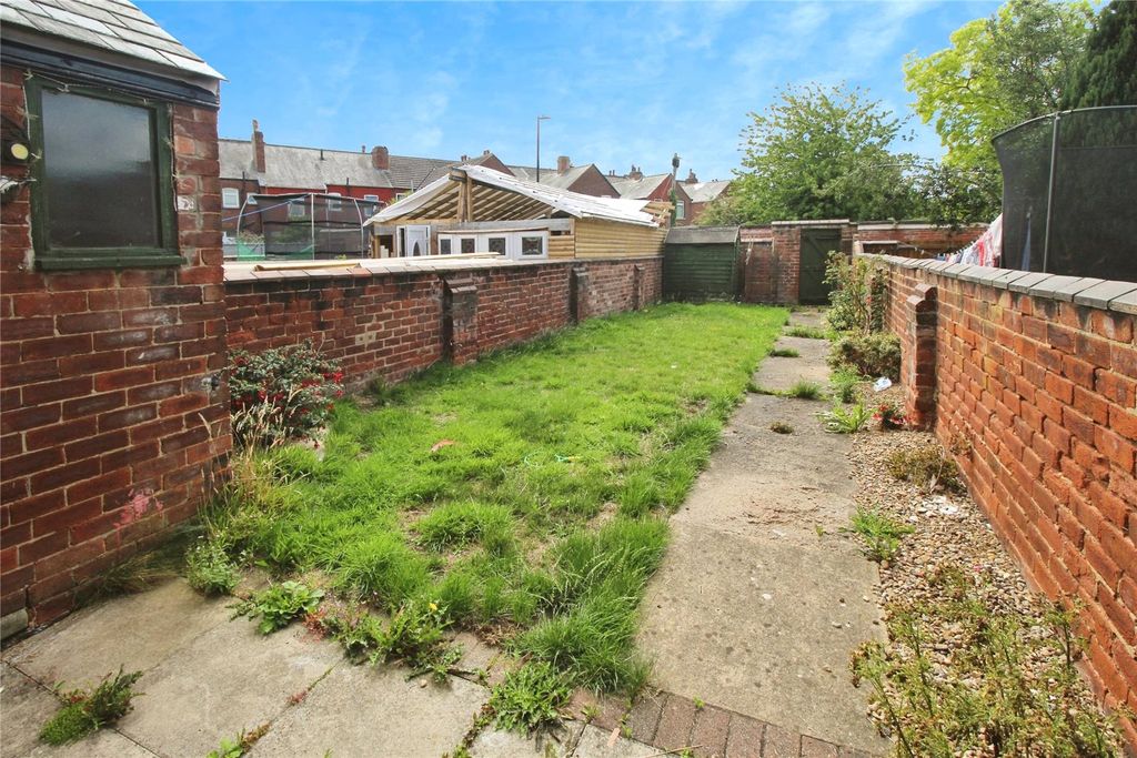Property photo 3 of 13 Gardens